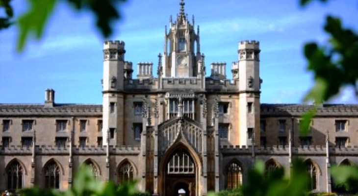 名門ケンブリッジ大学で行われるサマーキャンプも