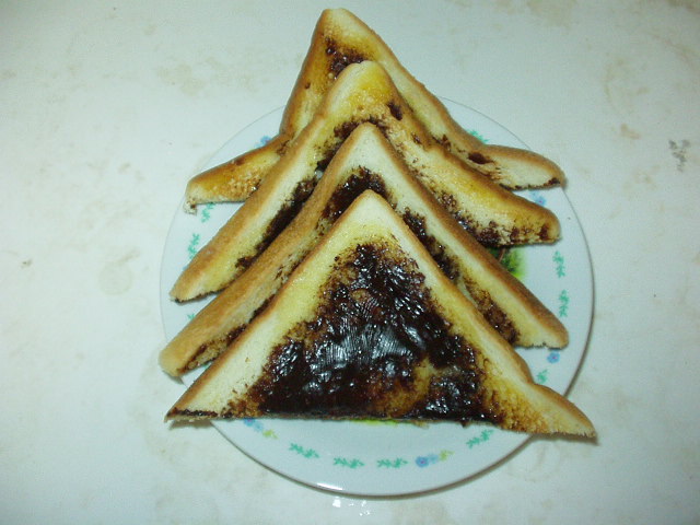 ベジマイトをつけた食パン