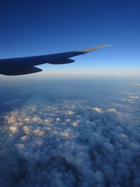 飛行機の上空から