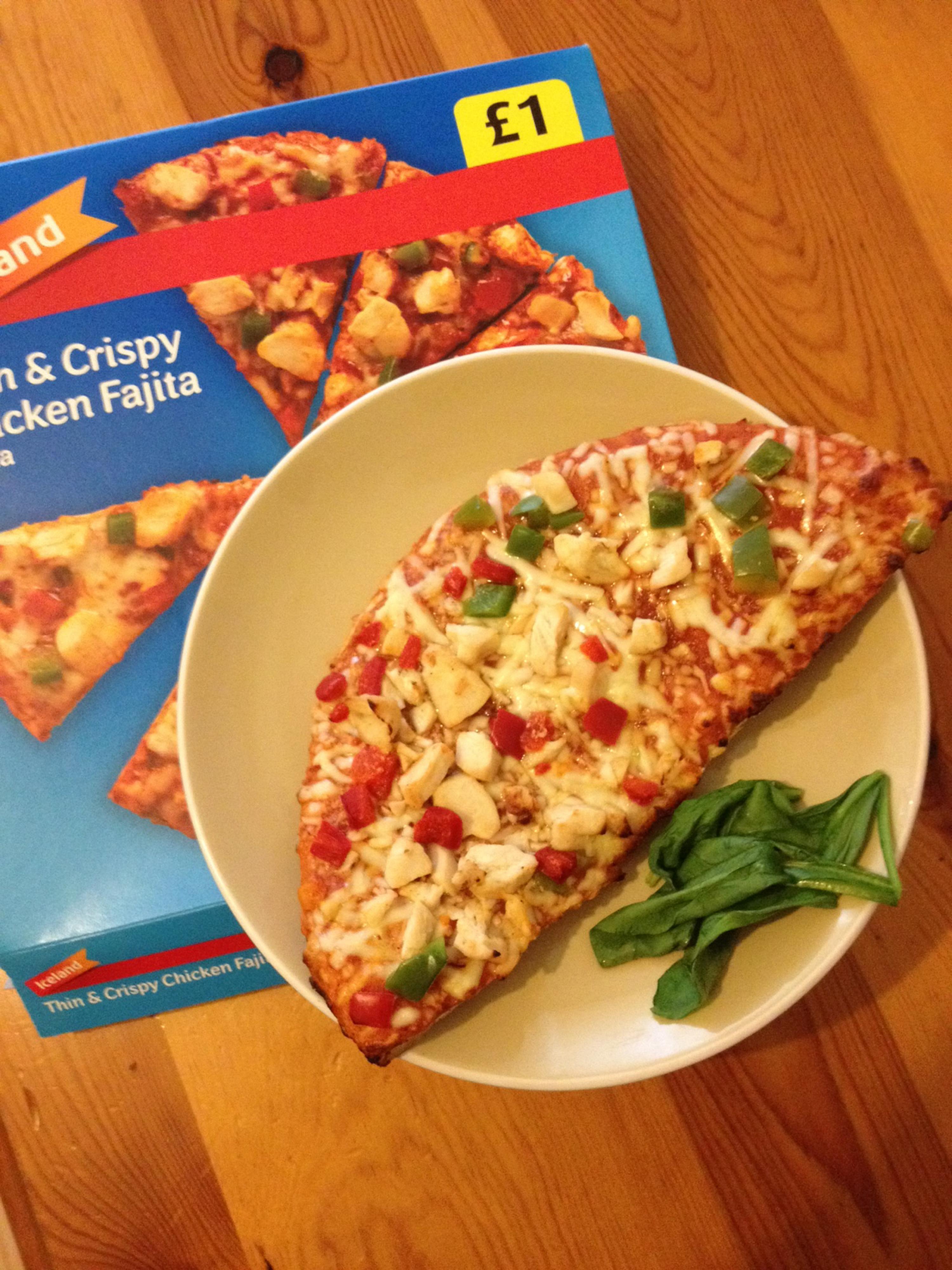 スーパーのパッケージ通りのピザ