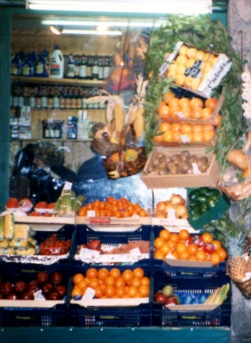 市場で売られているフルーツ