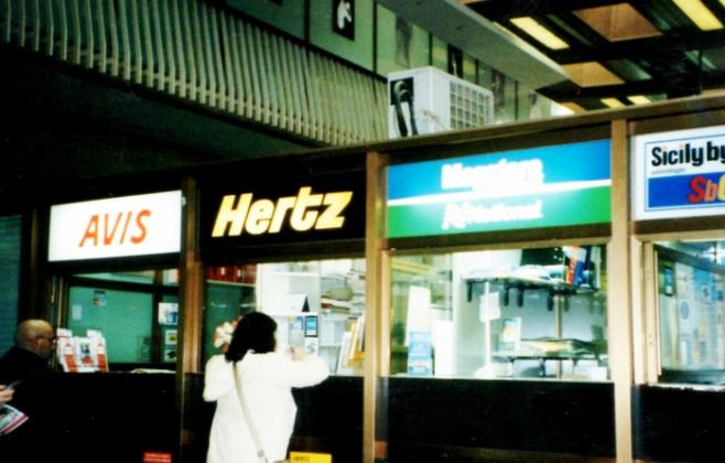 レンタカー受付