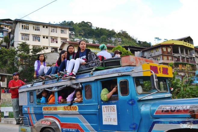 フィリピンの通学風景