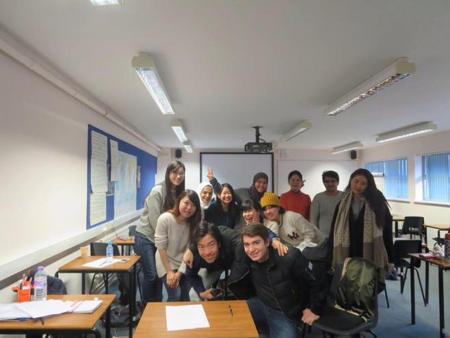 語学学校の生徒と