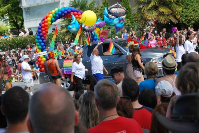 盛り上がるパレード