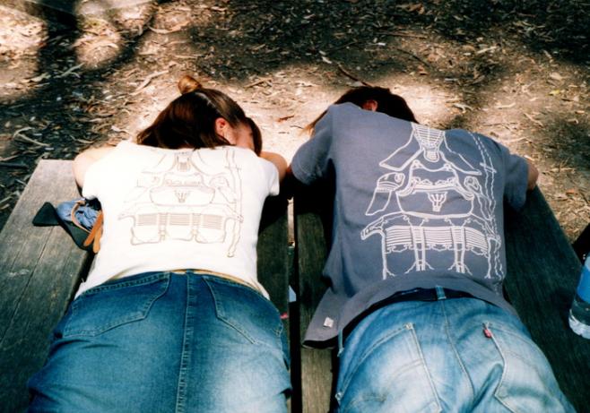 背中に剣道の胴着がプリントされたTシャツ