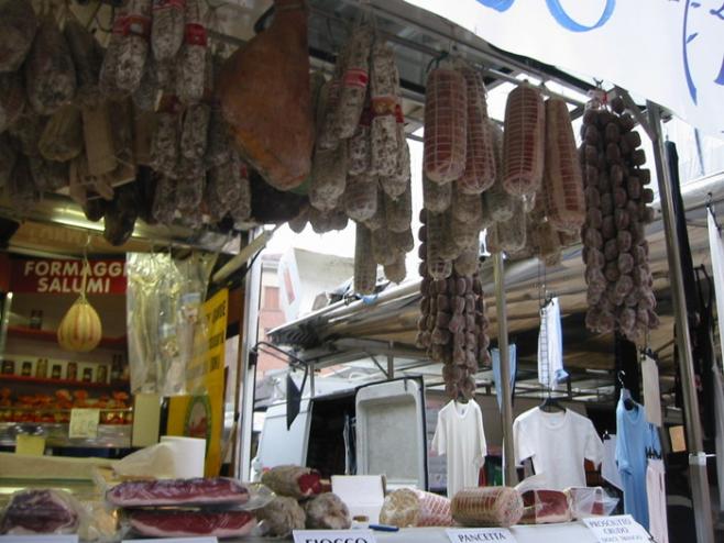 市場のハム屋さん