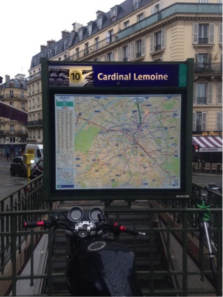 パリで迷子になってしまったらバス停をチェック