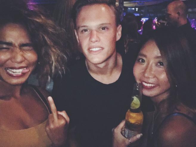 クラブみたいなバー