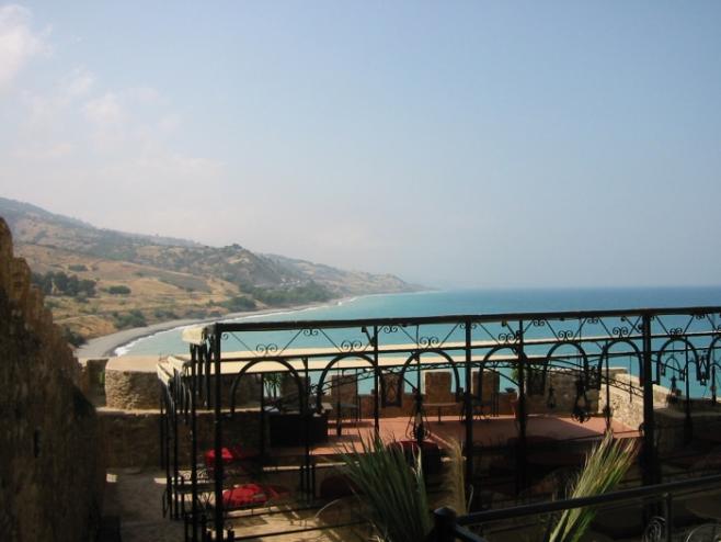 お店から見える海