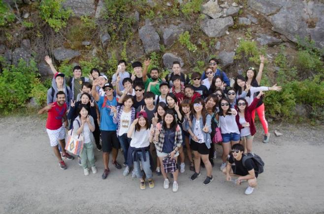 語学学校の生徒たちと