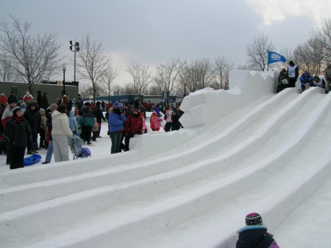 雪の滑り台